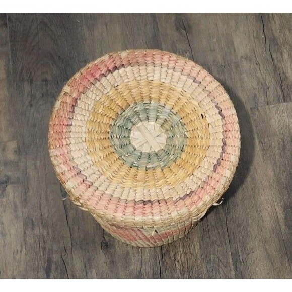Vtg Folk Art Latin Straw Rattan Large Basket Lid Chicken  Vtg Folk Art Latin Straw Rattan Large Basket Lid Chicken Storyteller Organize